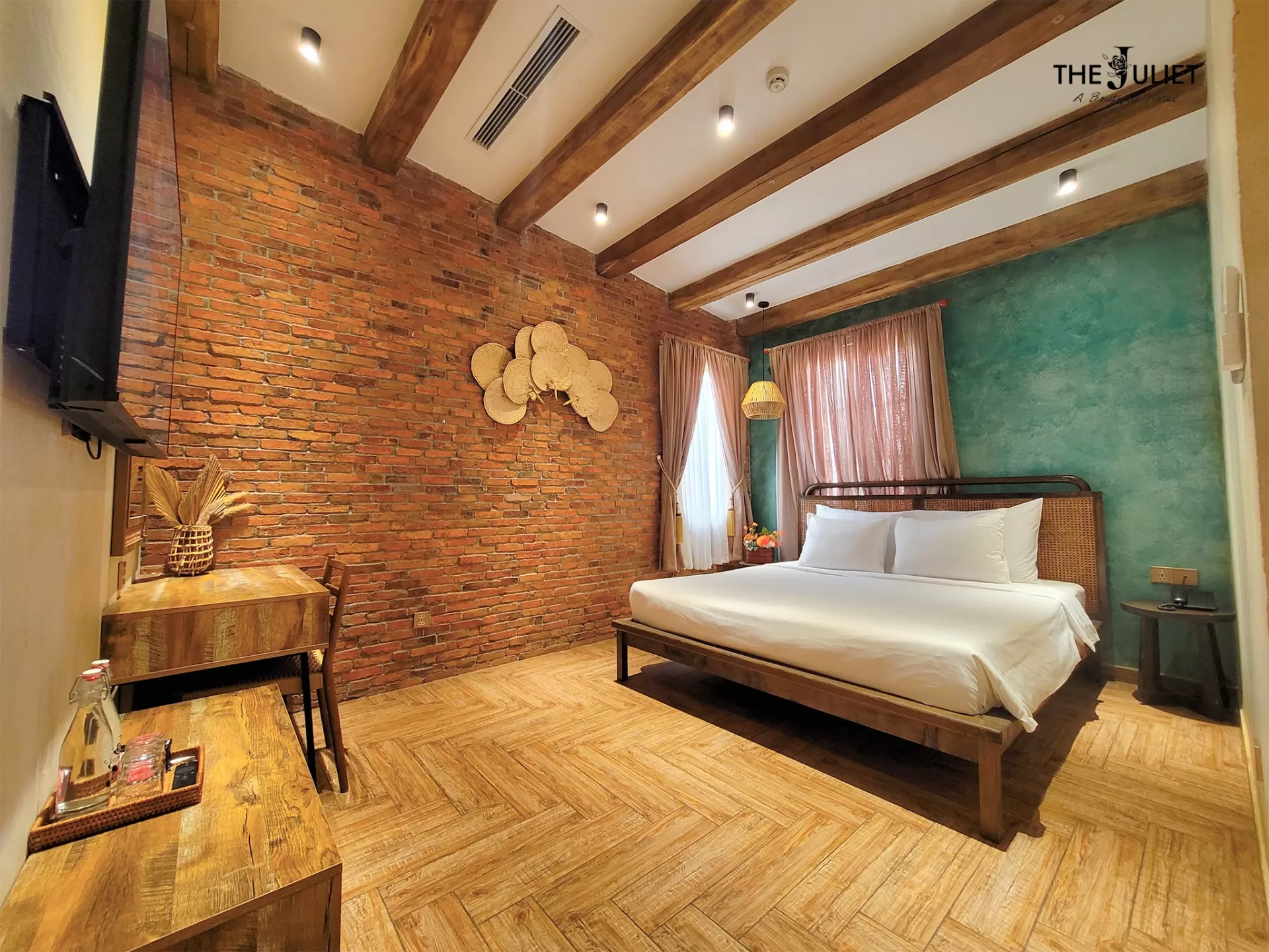 A302 - SUITE - HƯỚNG PHỐ