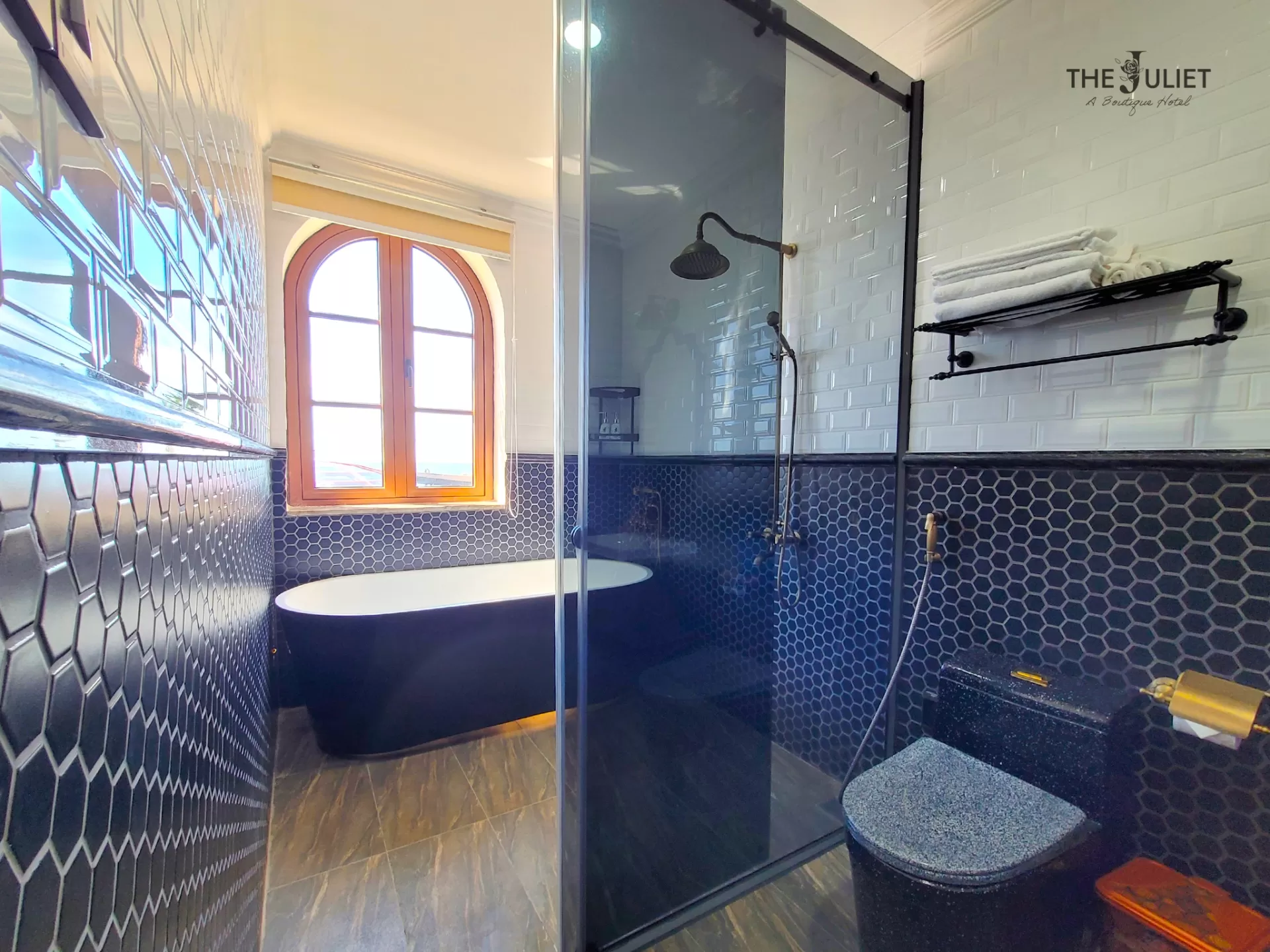 V201 - DELUXE - HƯỚNG BIỂN