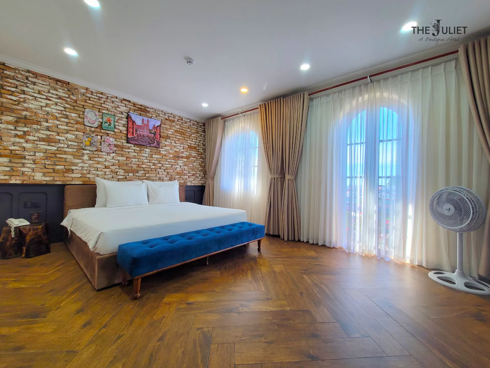 V201 - DELUXE - HƯỚNG BIỂN