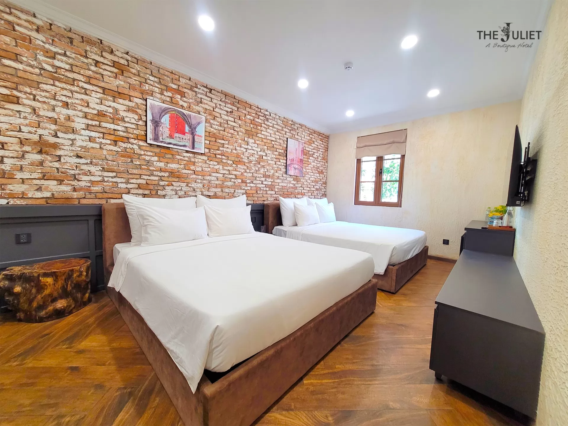 V202  - TWIN - HƯỚNG PHỐ