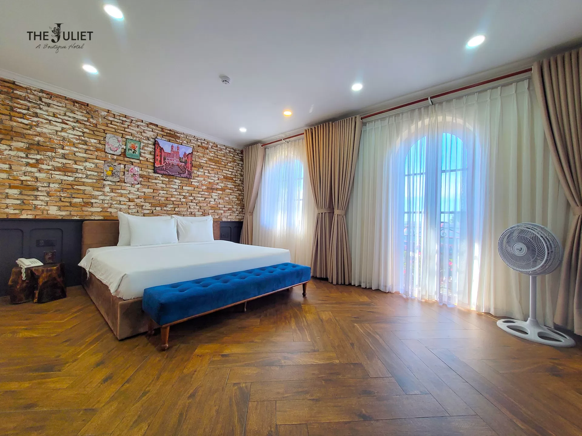 V301 - DELUXE - HƯỚNG BIỂN