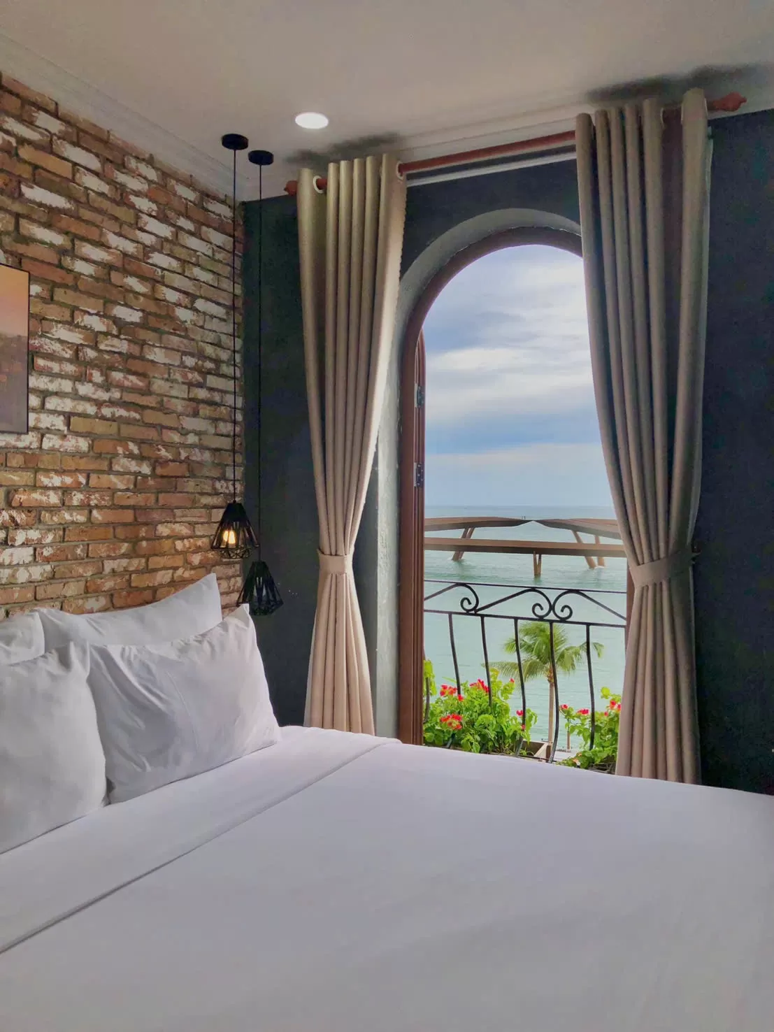 V401 - DELUXE - HƯỚNG BIỂN