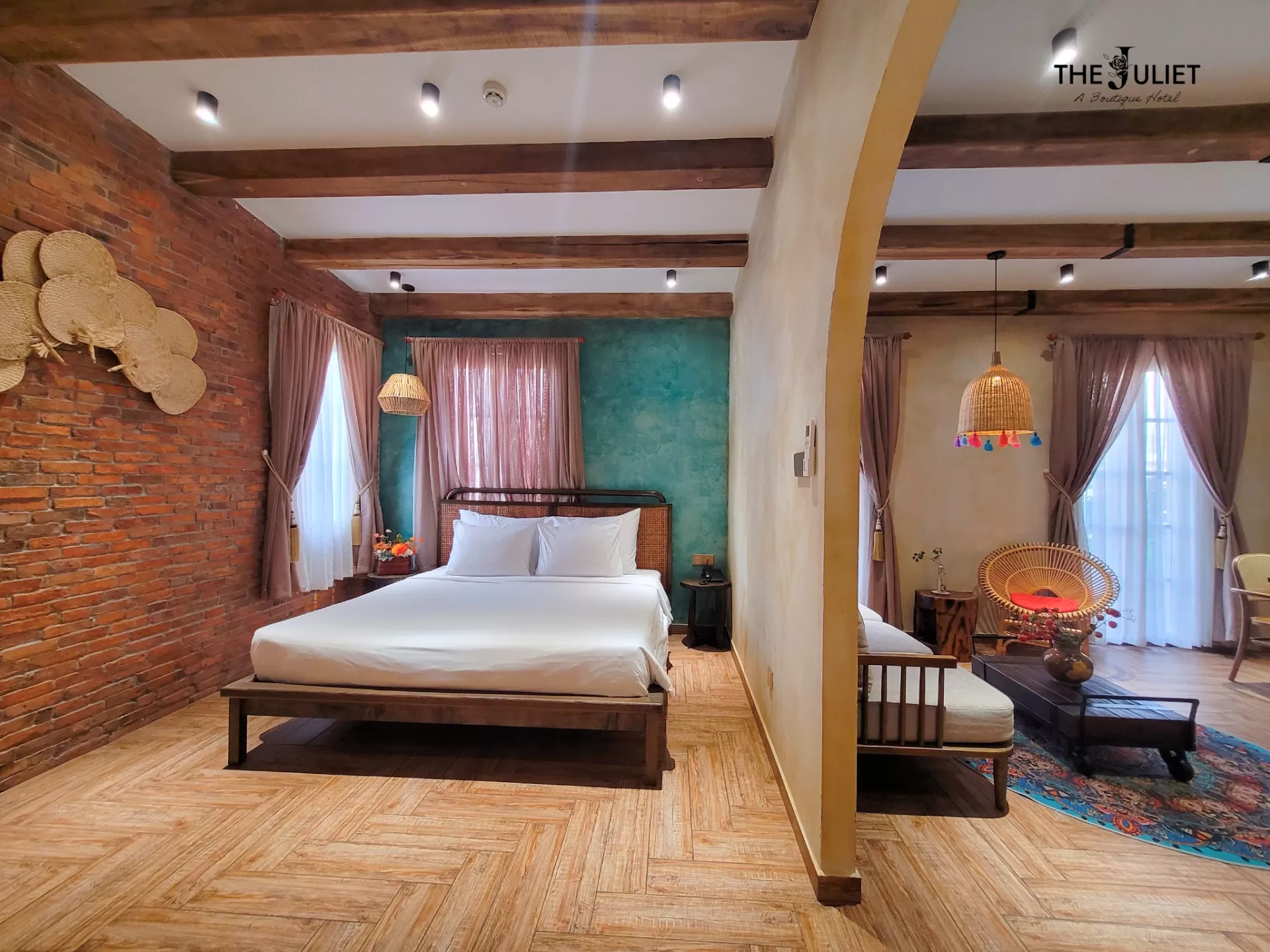 A302 - SUITE - HƯỚNG PHỐ